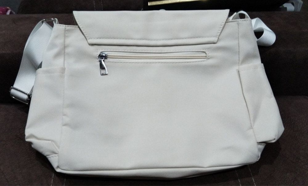 белая сумка "почтальон"