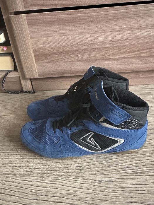 Продам борцовки синего цвета.Размер:40