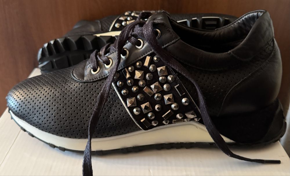 Продам кроссовки за 5.500тг.