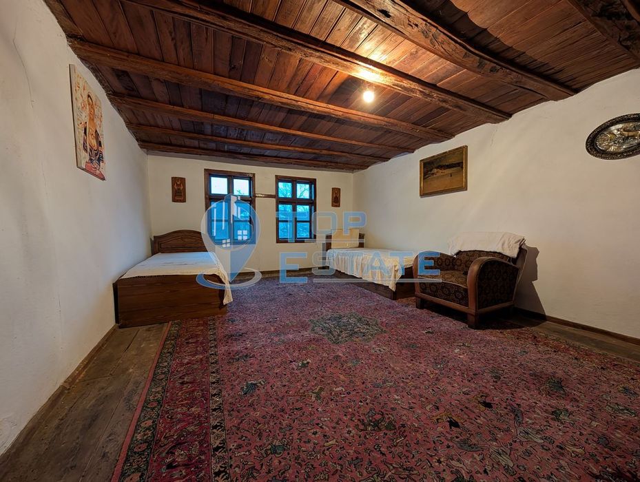 Двуетажна автентична къща в село Кисьовци, област Велико Търново