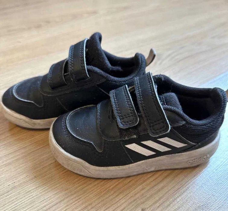 Детские кроссовки Adidas размер 22