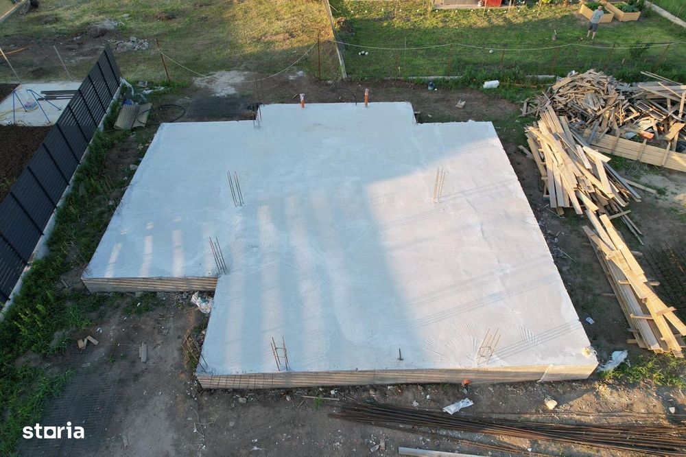 Teren de vanzare cu fundatie casa construita, utilitati disponibile