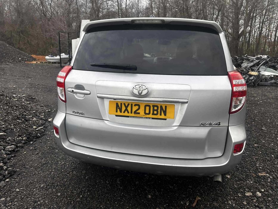 НА ЧАСТИ Toyota  Rav4 2.2 D-4D 150 Ел Кожа Навигация