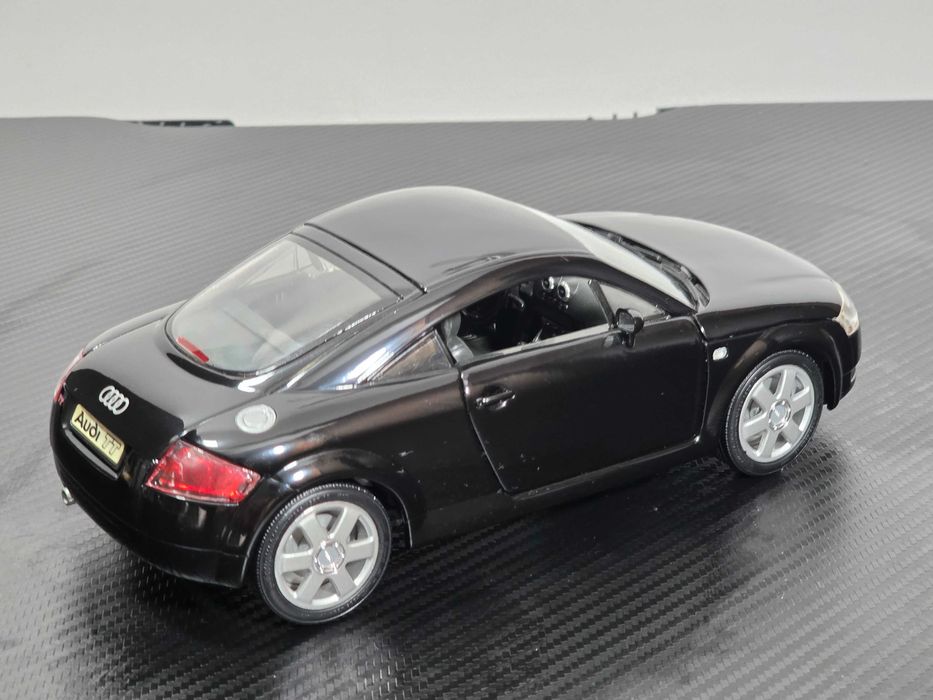 Macheta Auto 1/18 Revell Audi TT Black