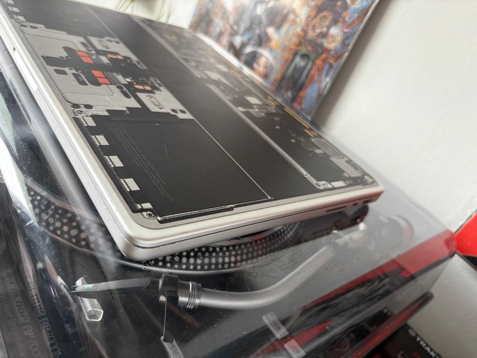 MacBook Pro 14” M2 Max 12 Core CPU 32 GB RAM 38 Core GPU 1TB Silver (Factura Cutie + Accesorii full)