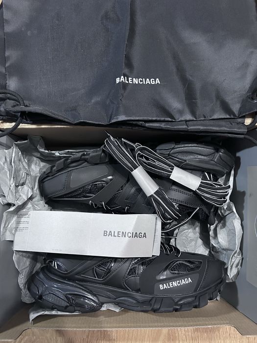 Balengiaga trek