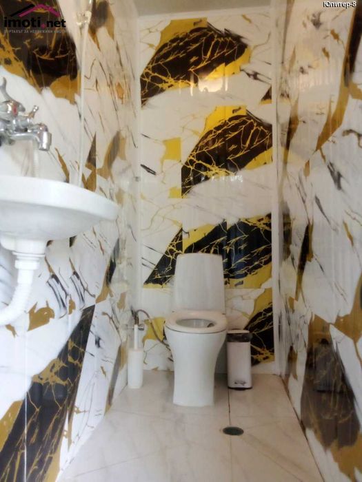 Продава бунгало с веранда в Кариани до брега.