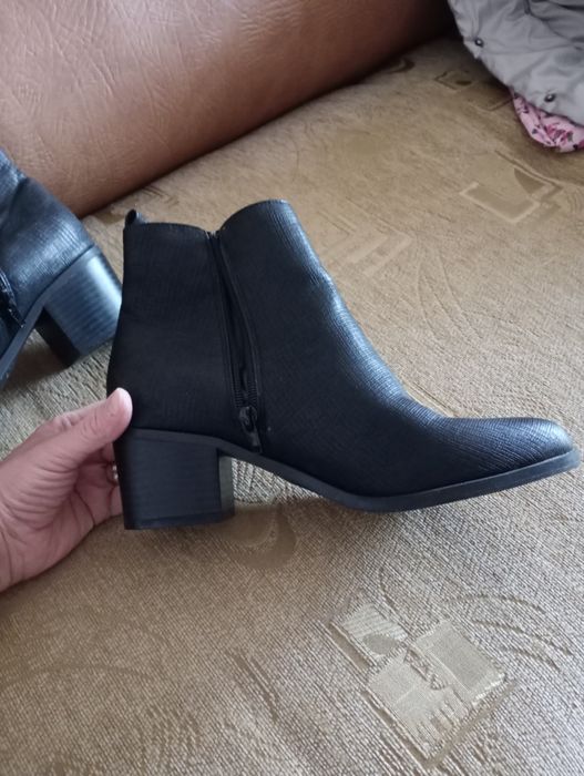 Vând ghete impecabile