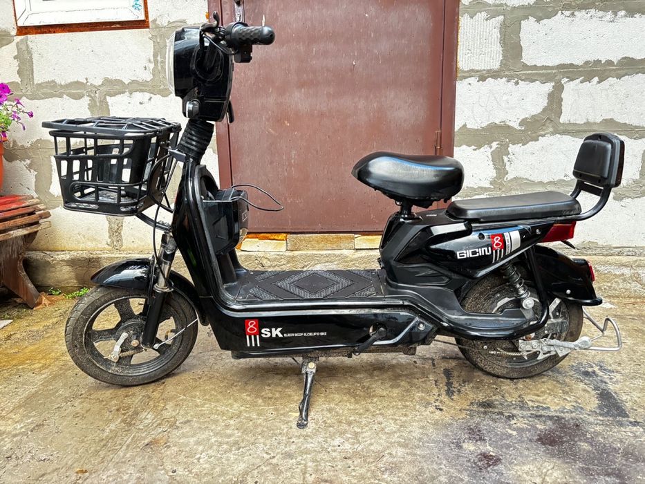 Продам электроскутер 8SK