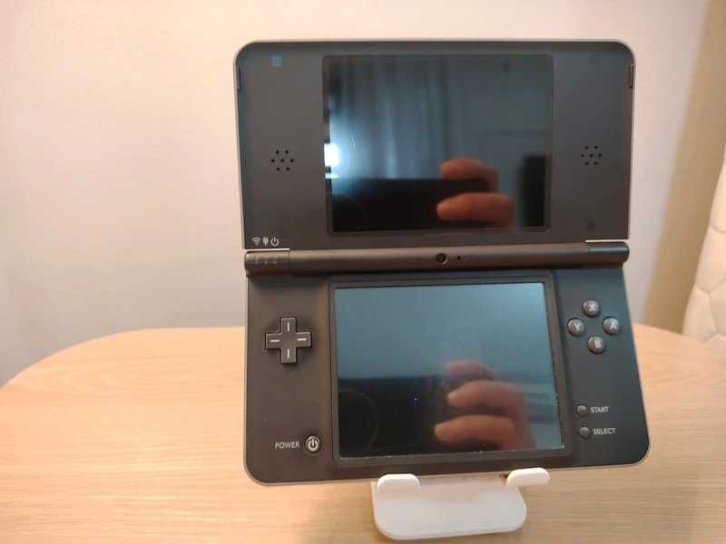 Nintendo DSI XL bun