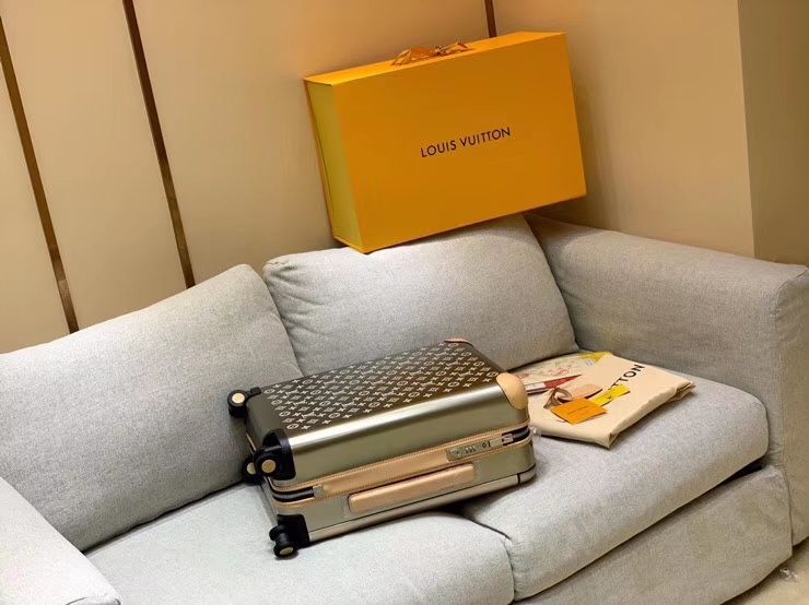 Чемодан Louis Vuitton Horizon 55 Monogram Titanium