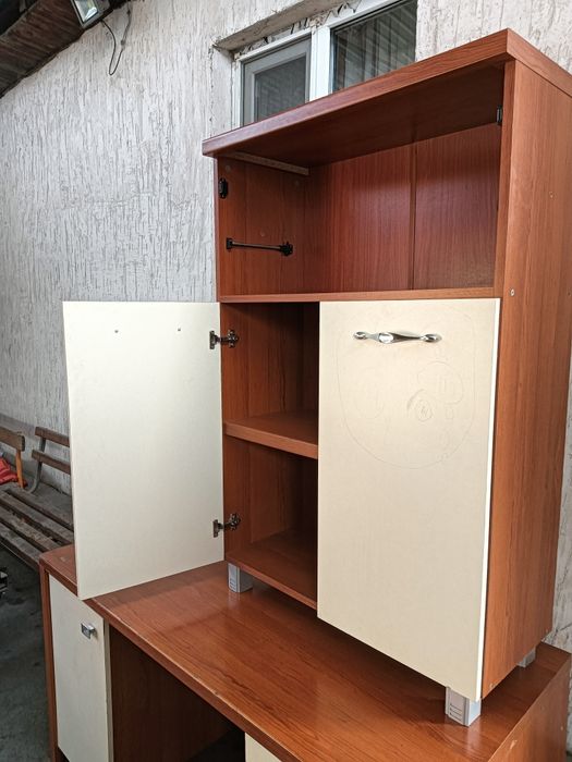 Продам шкаф и стол