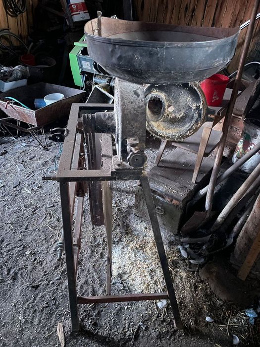 Moara cu ciocanele pentru tractor