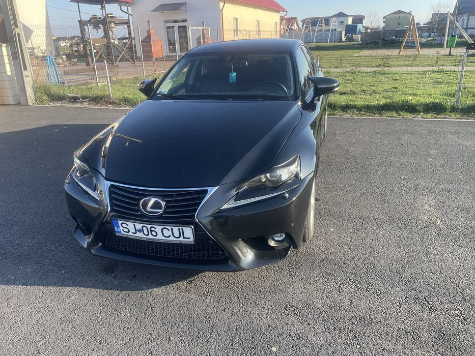Lexus IS300h 2016