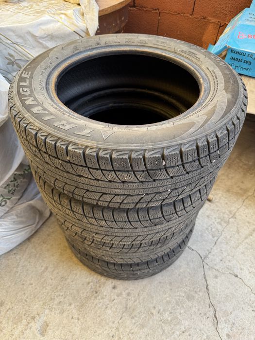 Продам шины зимние почти новые