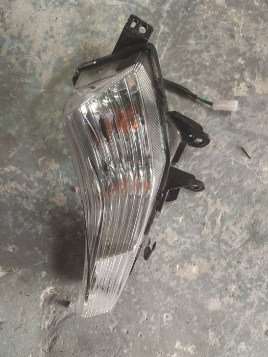 Semnalizare dreapta fata pentru Yamaha Tmax 530