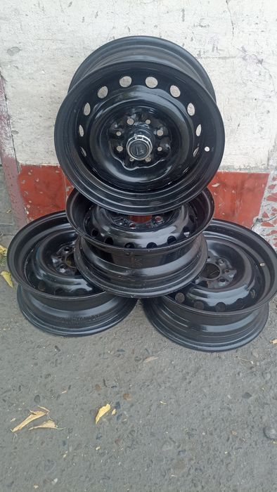 Продам штампованные диски на 13
