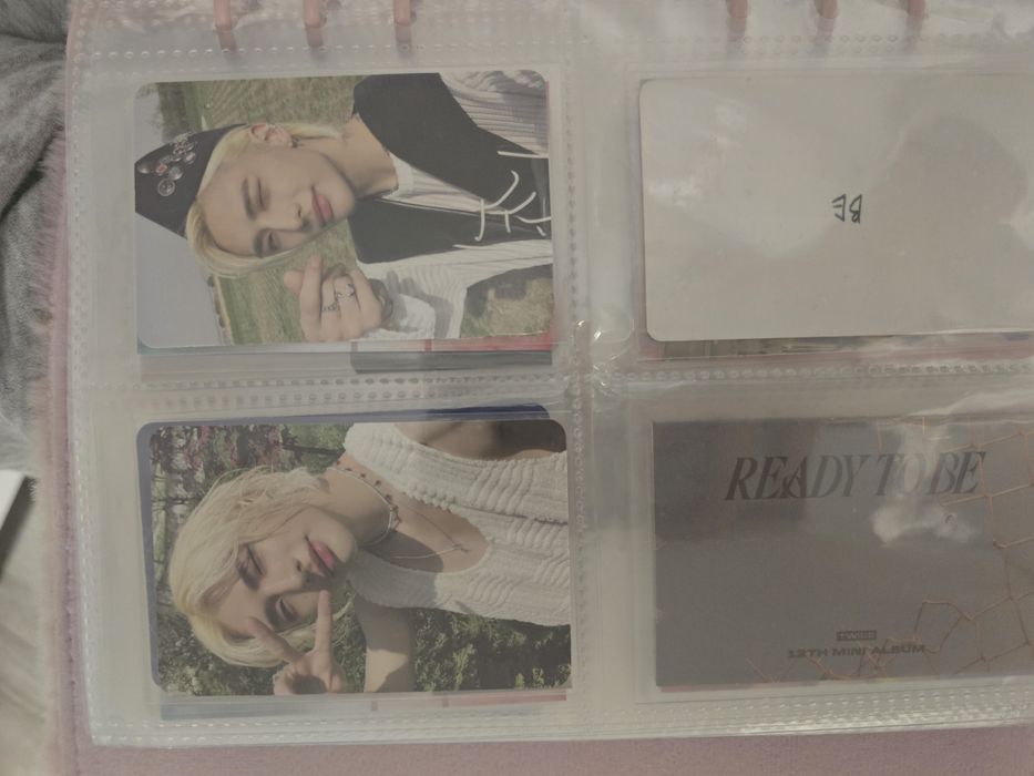 Stray kids hyunjin photo cards