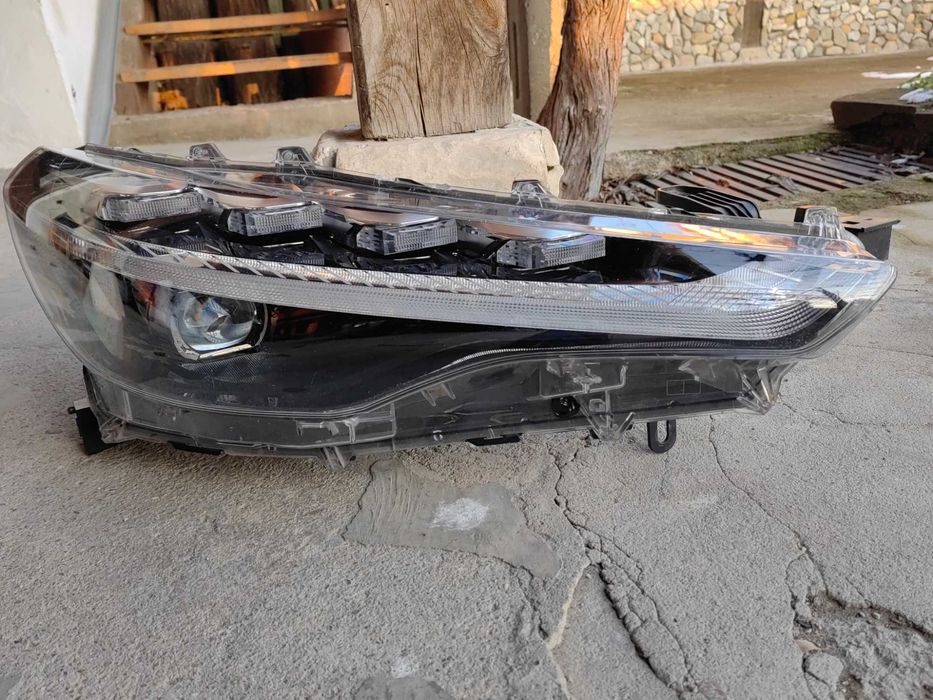 Фар Toyota Corolla Cross LED десен / Фар Тойота Корола Крос Оригинален