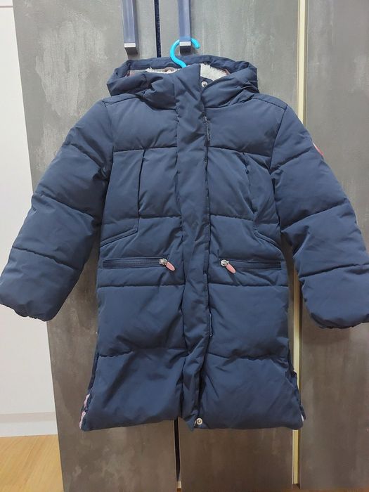 Geaca fetite C&A ,marime 110 ,lungă, foarte groasa