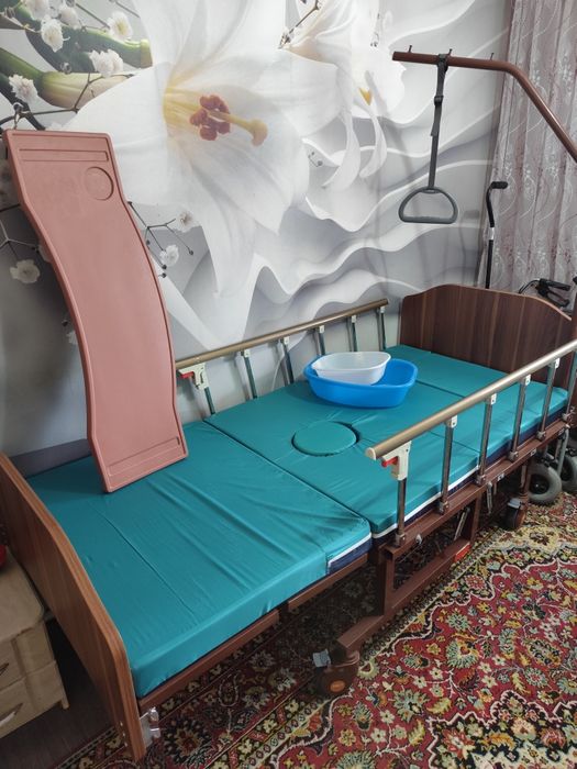 Медицинская кровать