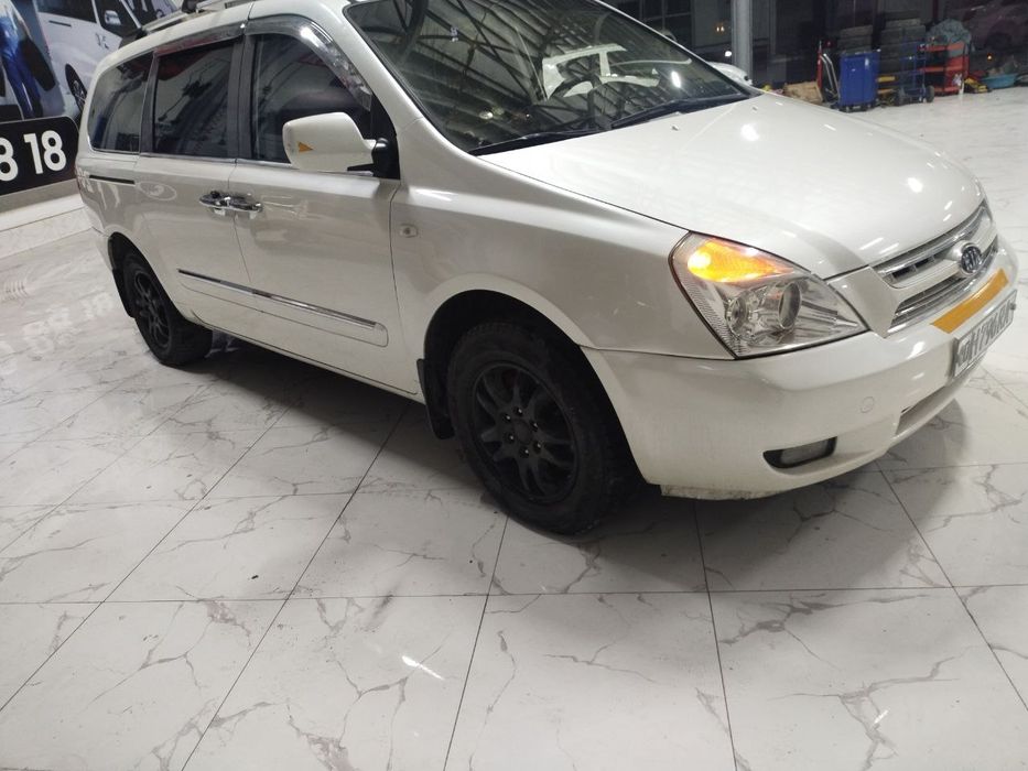 Kia carnival moshina sotiladi