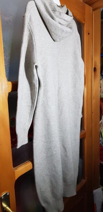 Rochie tricotata cu gluga