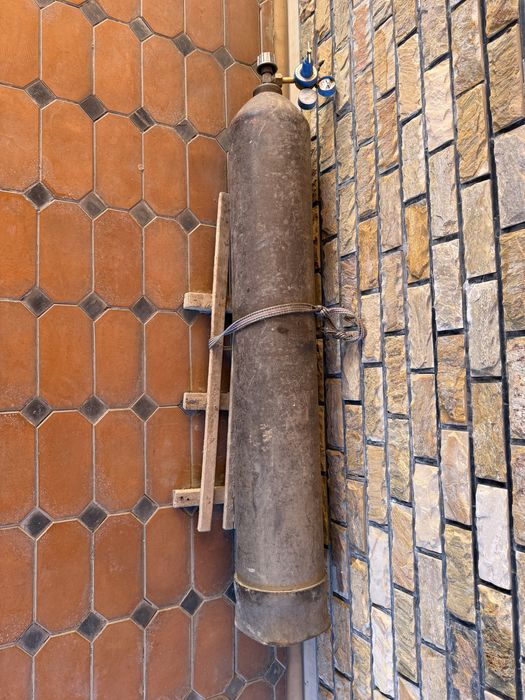 Baliq tashish uchun bochka 700 litr va Kislorod baloni  holati yaxshi