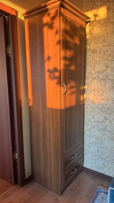Продается шкаф , коричневый , вместительный
