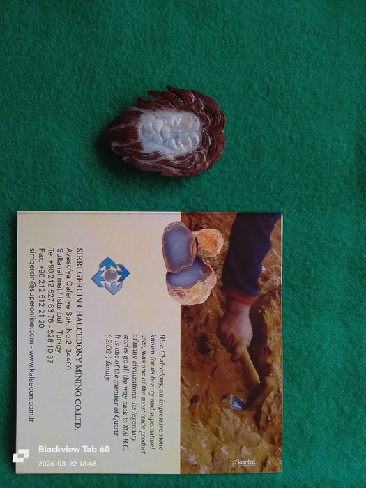 Подвеска резная из халцедона