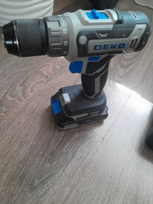 Шуруповерт DEKO в  отличном состоянии