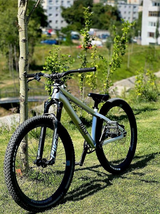 Vand dirt jumper Rose