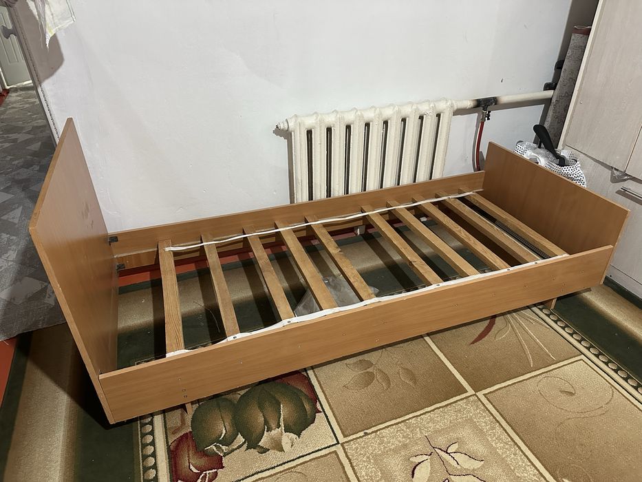 Кровать с матрасом