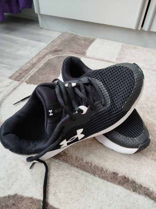 Маратонки Under Armour номер 37,5