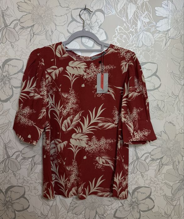 Bluză Oasis roșie cu print floral – nouă, cu etichetă