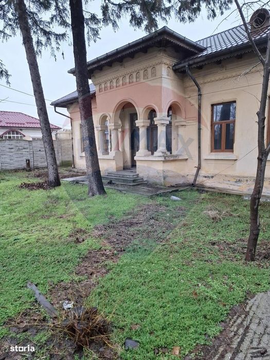 Conac boieresc renovat, 3.300 mp teren, central, Caracal