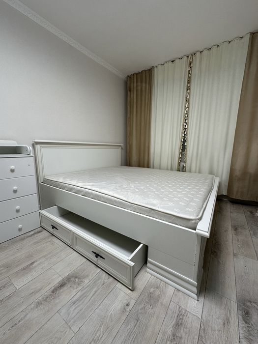 Продается спальный гарнитур