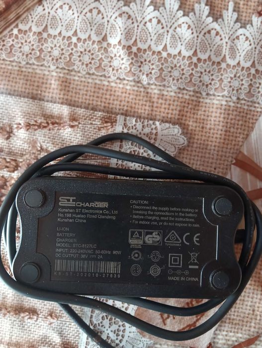 Încărcător de trotineta electrica