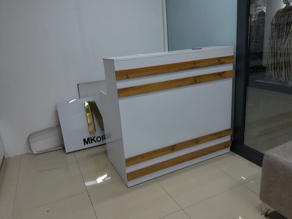 Тайёр полка сотилади. Холати янги. Аптека ва магазин учун мос келади.