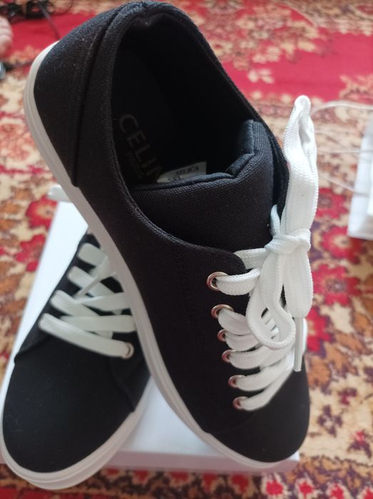 Кроссовка женская