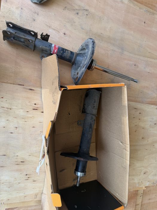 Продам амортизатор задний камри 40
