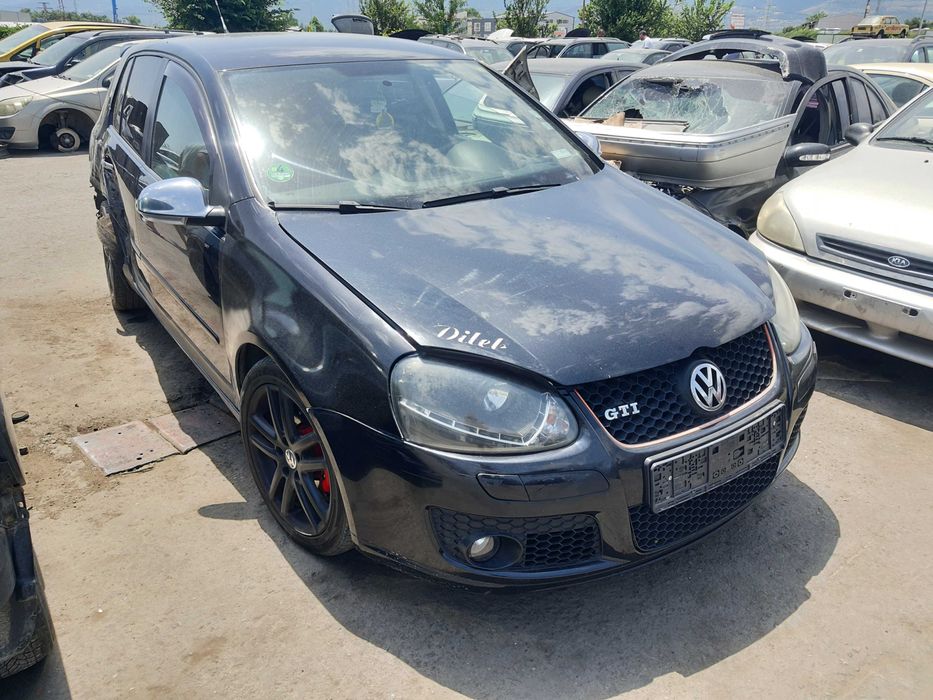 На части! VW Golf 2.0 TDI