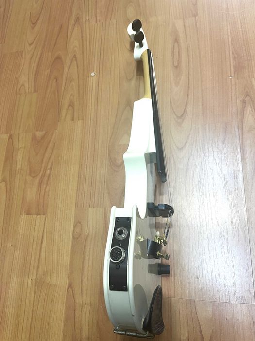 Vioara Zeta  pe 4 corzi/chei originala