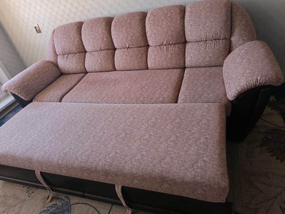 Продам диван в хорошем состоянии.