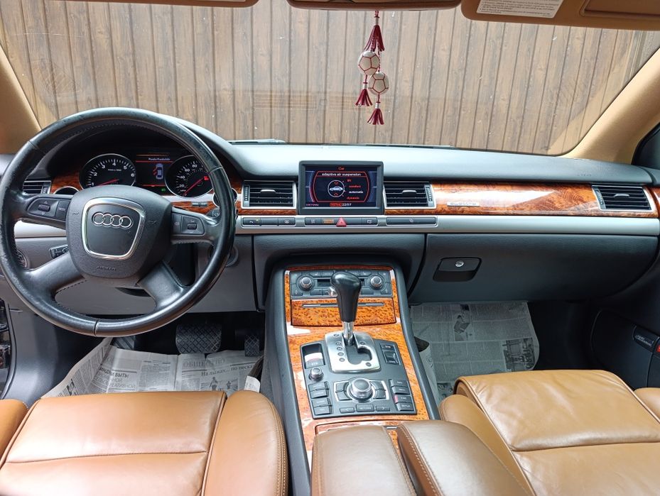 AUDI A8 QUATTRO V8  Full options.