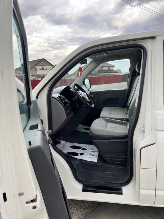 Vând Volkswagen  Transporter cu 6 locuri si duba an 2007