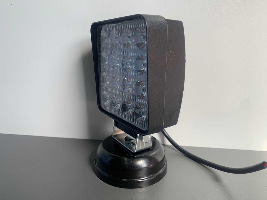 Proiector auto LED 48W patrat, radiator gros 55mm