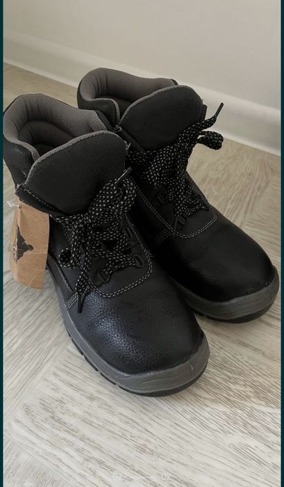 Продаю ботинки спецобувь