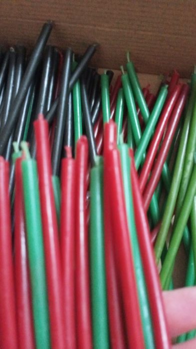 Свечи восковые обычные и цветные