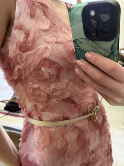 Къса розова рокля